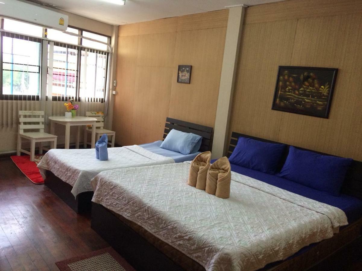 Changphuakgate Guesthouse Chiang Mai Exterior photo