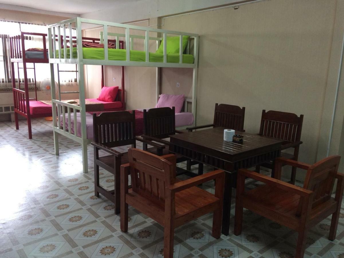 Changphuakgate Guesthouse Chiang Mai Exterior photo