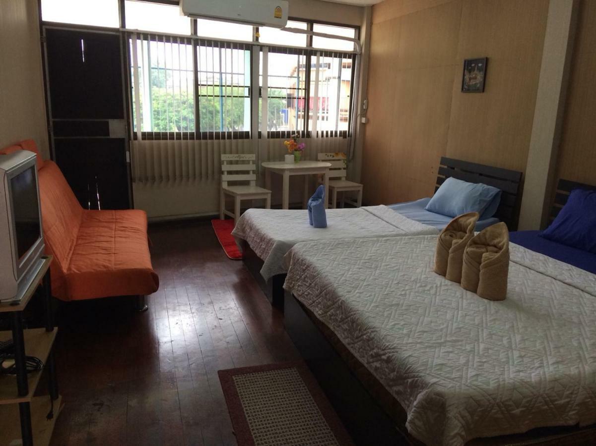 Changphuakgate Guesthouse Chiang Mai Exterior photo