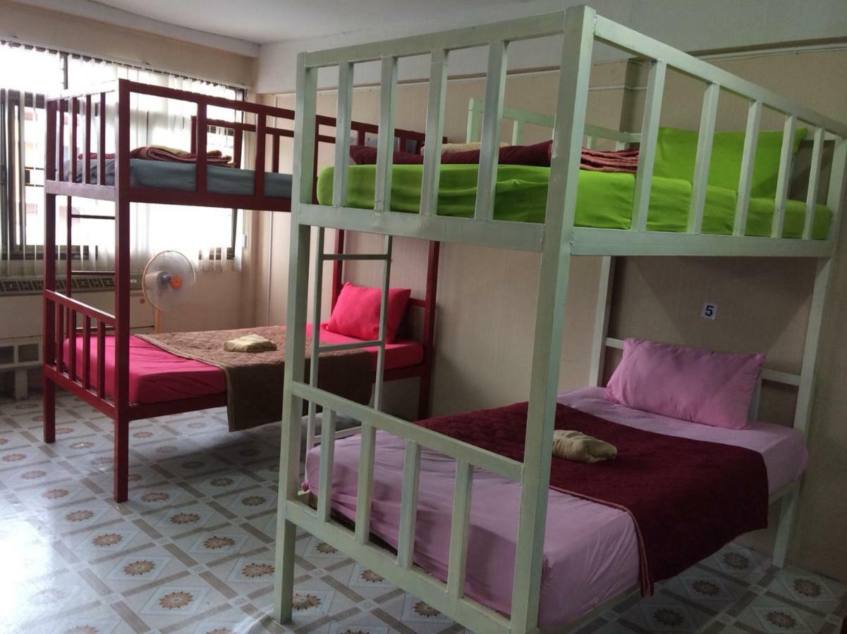 Changphuakgate Guesthouse Chiang Mai Exterior photo